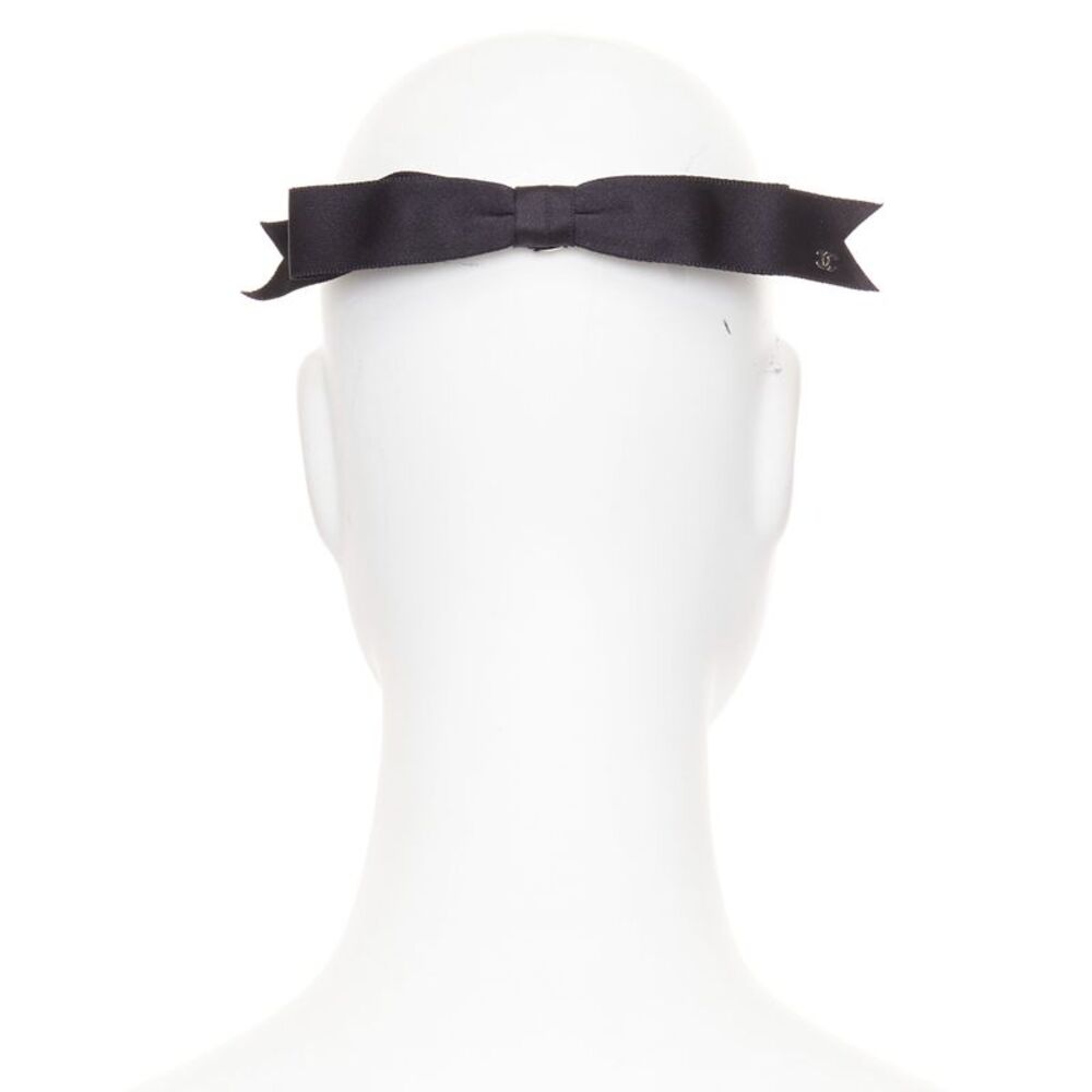 Chanel Metiers d'Art grosgrain mini CC logo hair clip